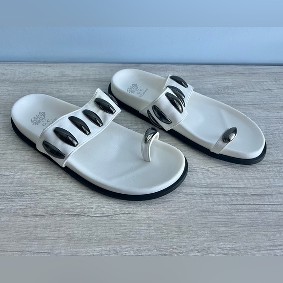 G.C. Shoes Shoes - G.C. Shoes Women’s Toe Loop Slide Sandal White Size 8